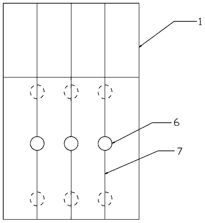 Experimental device and experimental method for ice accumulation and transportation in front of gate under condition of free outflow of water flow