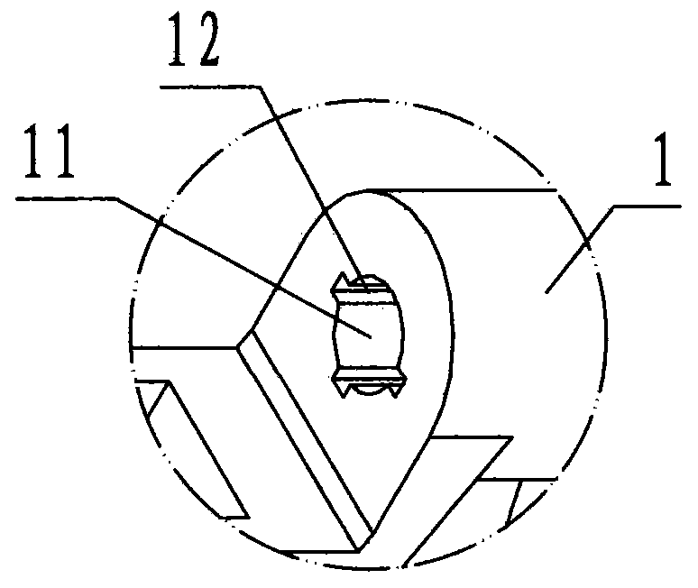 Plastic module chain assembly provided with dirt discharge groove