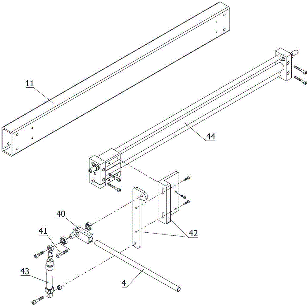 Sewing apparatus and automatic collection device thereof