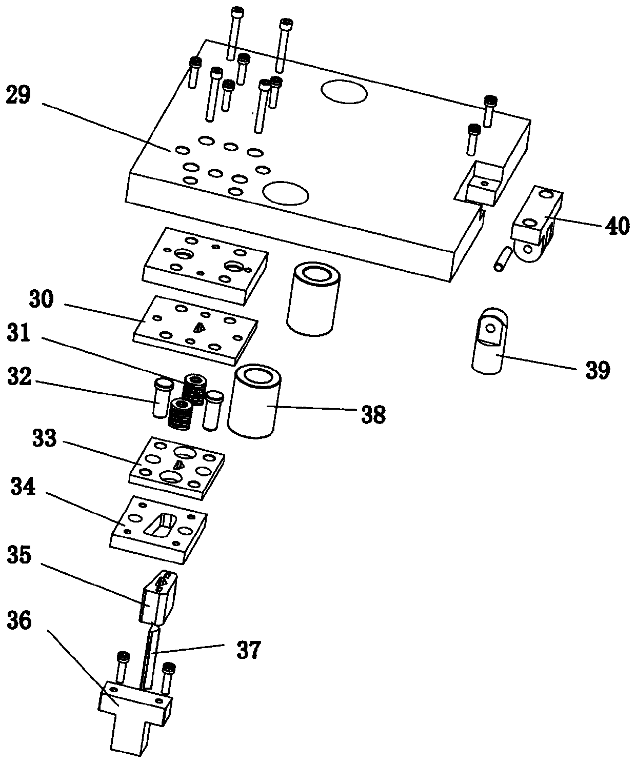 Continuous forming mold for manufacturing triangular cramp and continuously formed triangular cramp