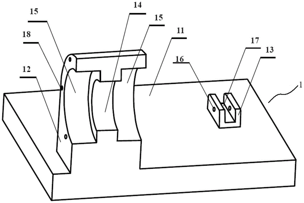 A micro-amplitude low-frequency tensioning device for flexible transmission