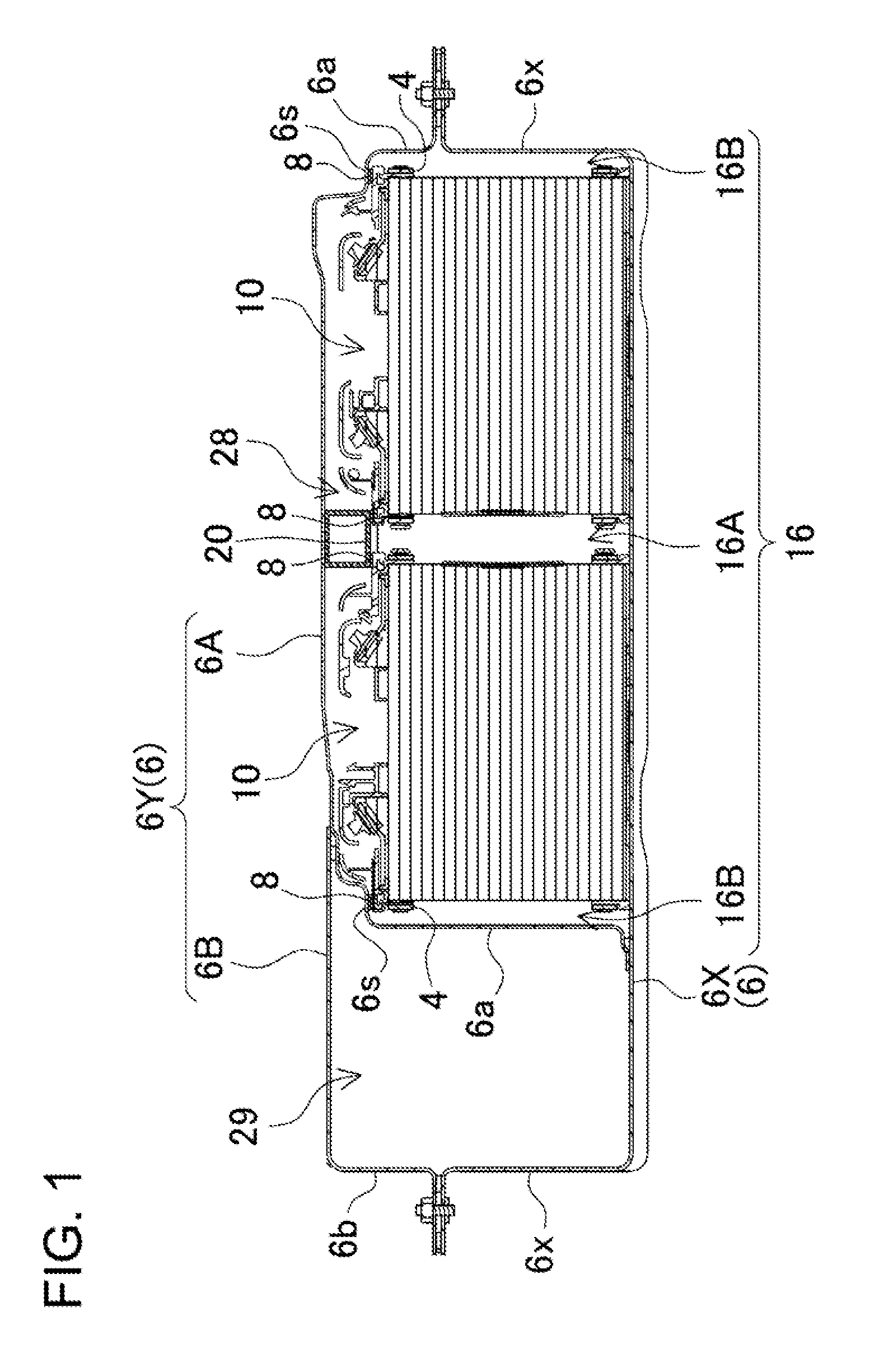 Battery pack for suppressing deviation of central battery cell and vehicle including the same