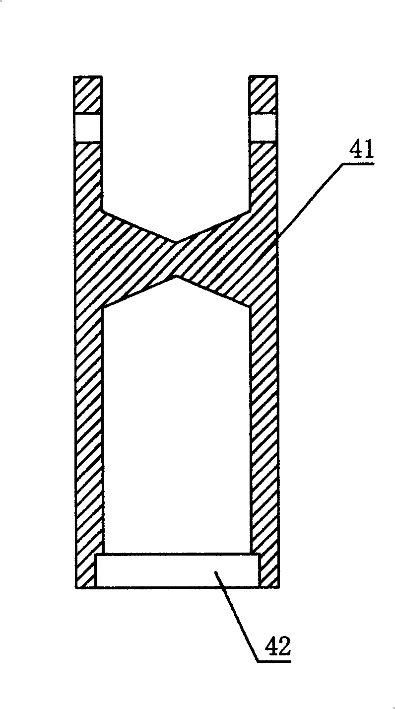 Diesel engine spiracle disassembling and assembling device