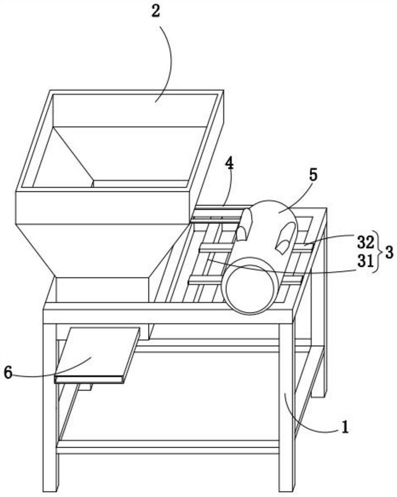 A rapid crushing device for agricultural fertilizer