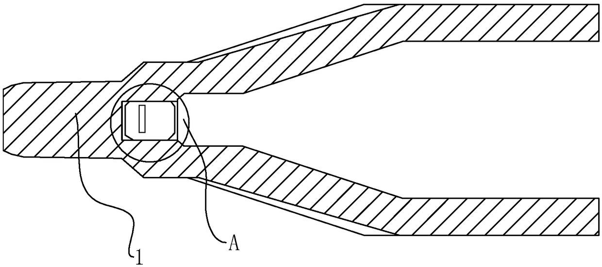 Fixed beam phase selection structure in central region of cyclotron