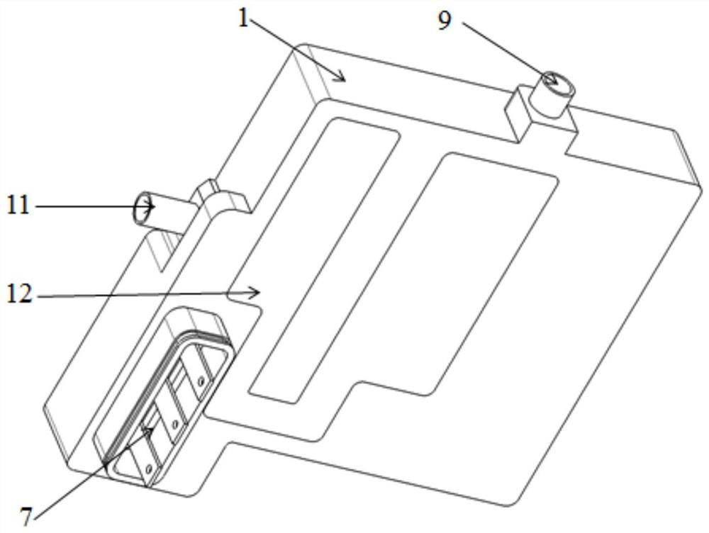 Motor controller with laminated busbar heat dissipation structure