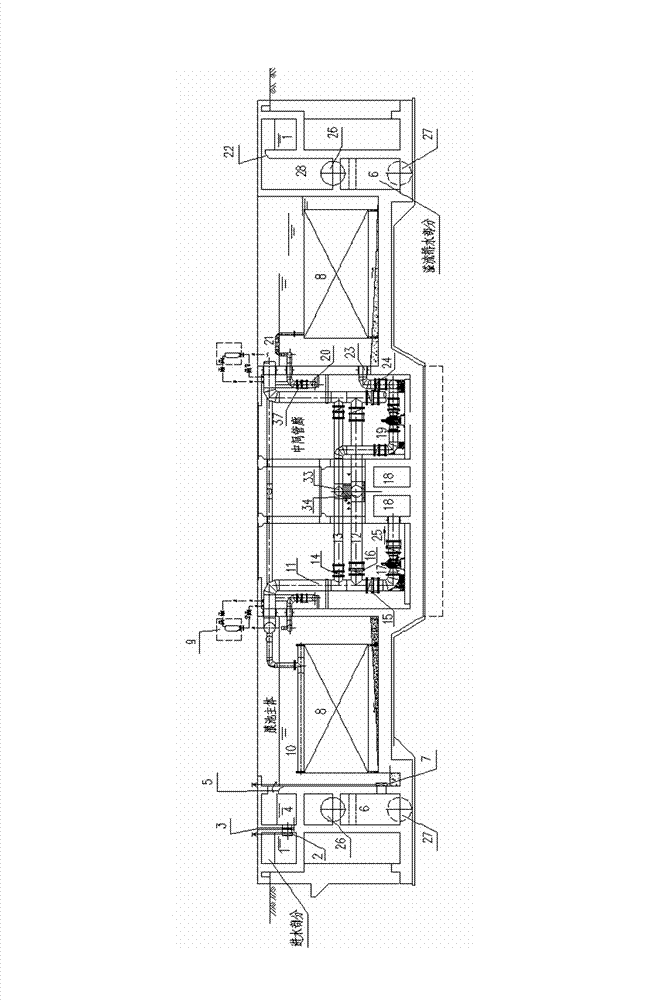 Immersed-type ultrafiltration membrane pool and on-line chemical cleaning method thereof