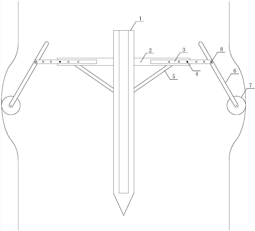 Inclination type aperture measuring device and method thereof