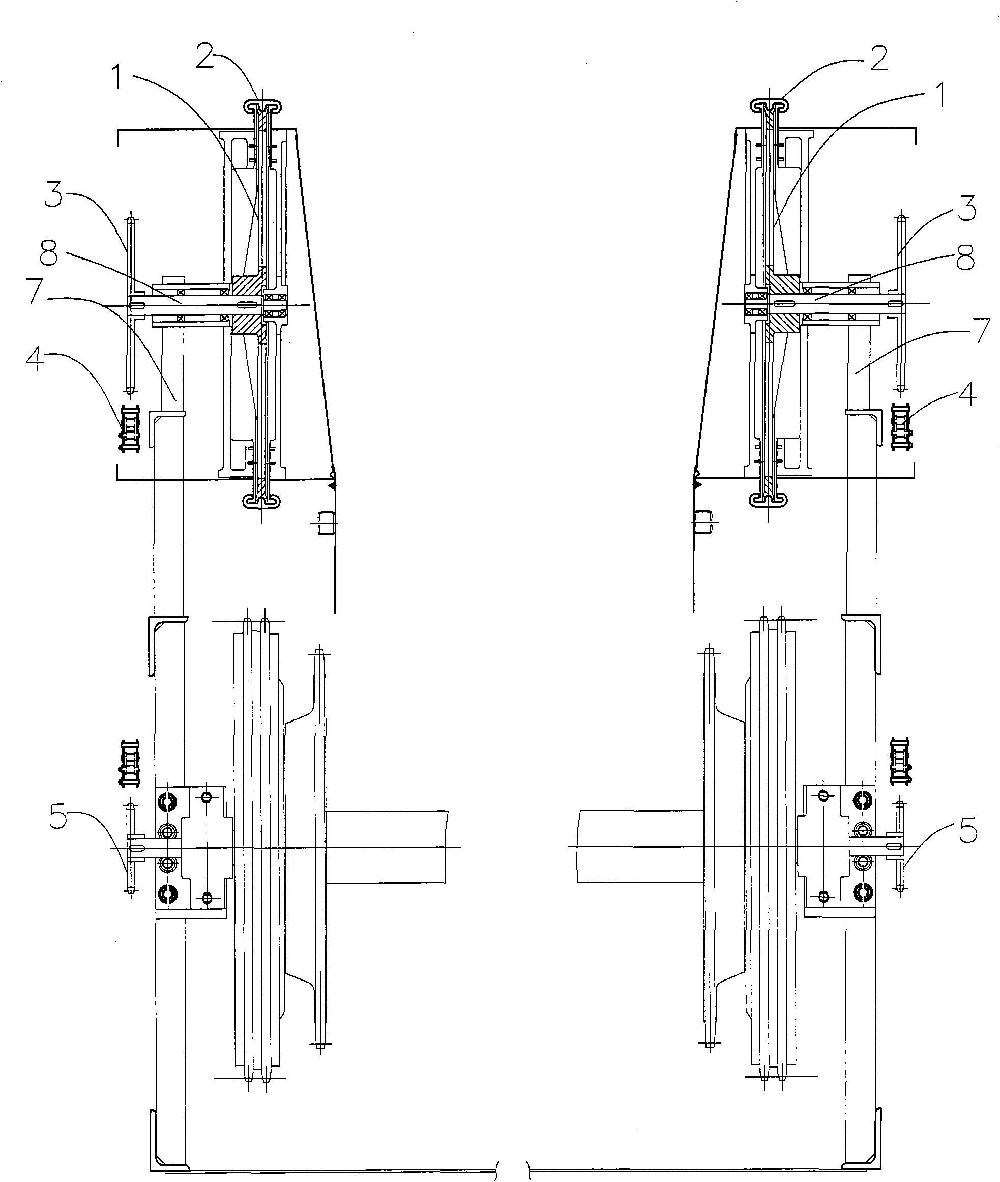 Driving device of hand strap on escalator or moving pavement