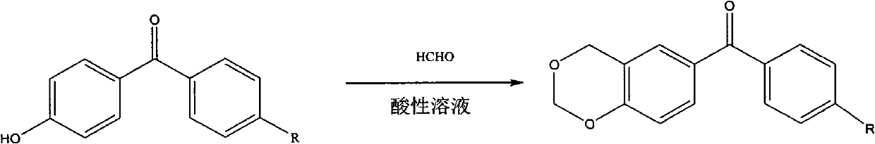 Benzophenone photoinitiator containing cyclic acetal and method for preparing same