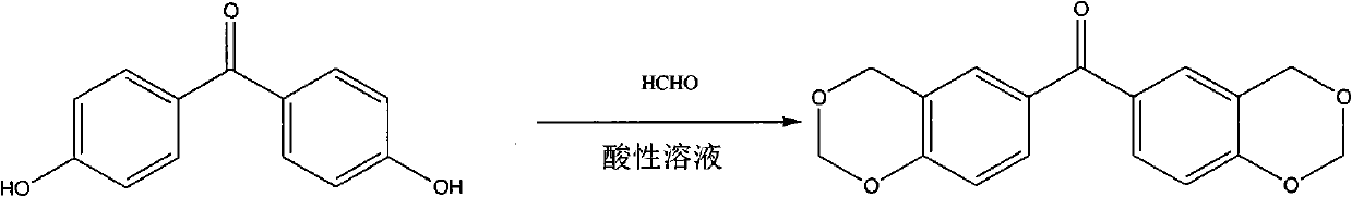 Benzophenone photoinitiator containing cyclic acetal and method for preparing same