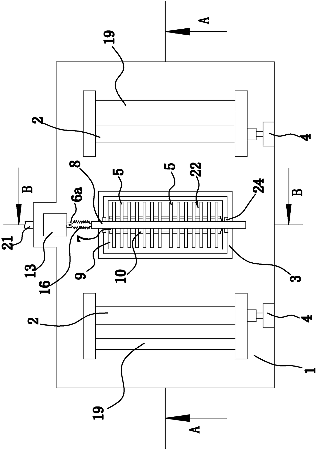 Yarn impurity removal device in the warp guide device of warp knitting machine