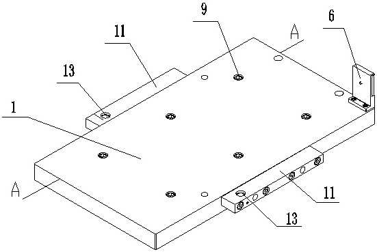 Unloading and positioning device suitable for robot loading and unloading flexible production line