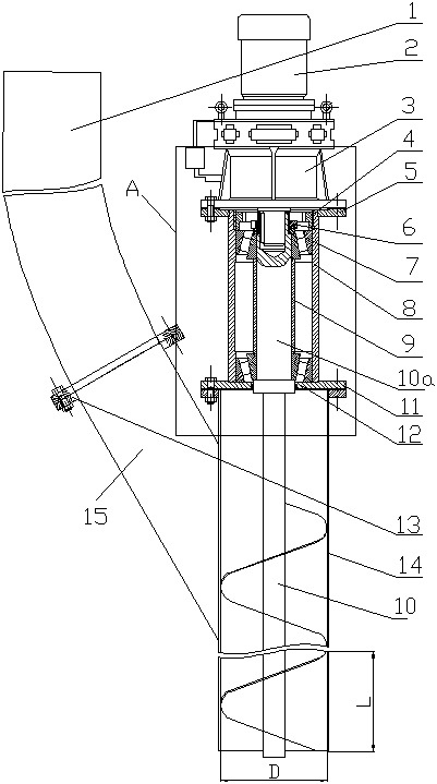 Screw conveyor type septic tank cleaning device and septic tank cleaning method