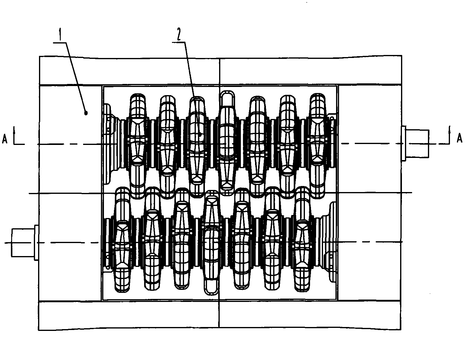 Axial positioning device of crushing roller