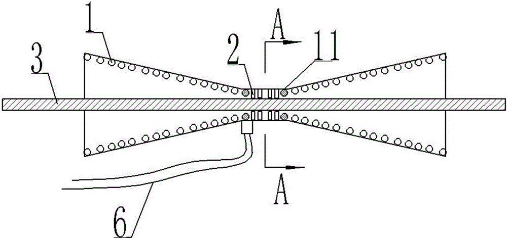 Convenient-to-supply-with-power deicing device for high-tension line