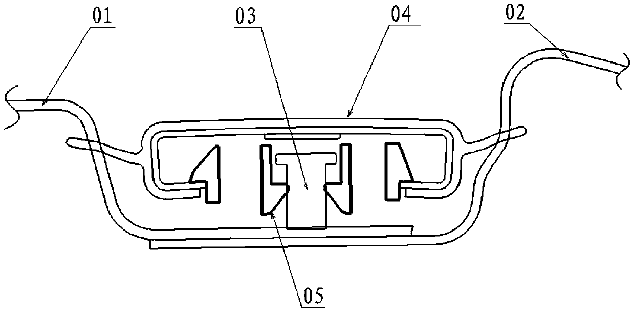 The installation structure of the decorative strip on the roof of the car