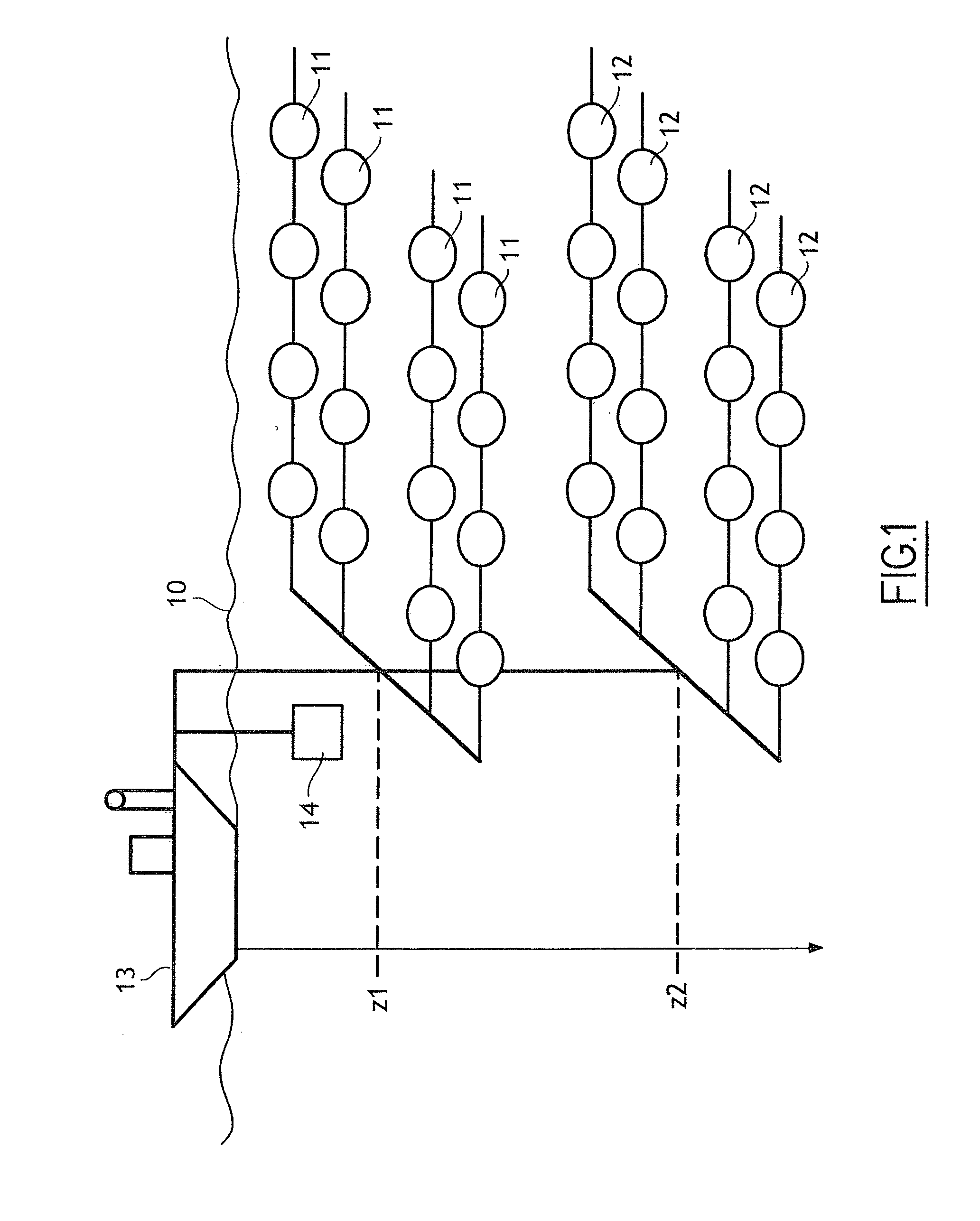 Seismic exploration process enabling the suppression of ghosts due to reflections at the water surface, and process for processing seismic data in order to suppress these ghosts