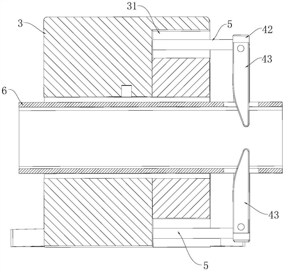 Pipe fixing device for multi-type punching