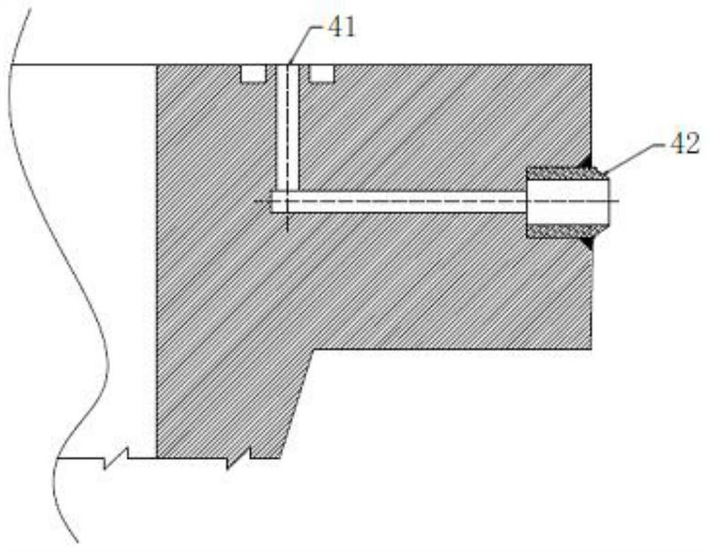 Structure and method for reducing dangerous medium leakage of filter