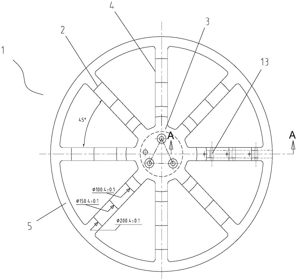 Integrated cleaning fixture capable of automatically fixing silicon wafer during rotation