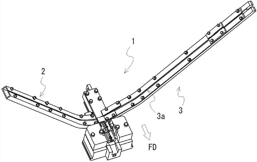 Assembling device for button fixing members