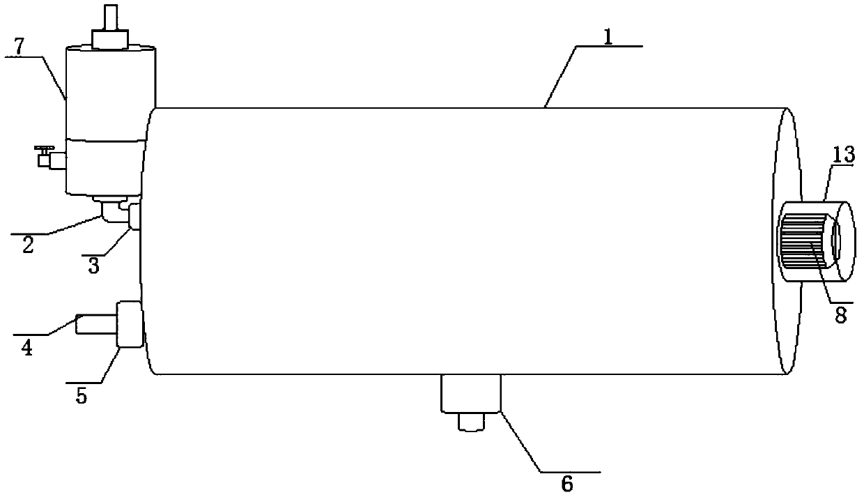 Solar water heater tank with cleaning function