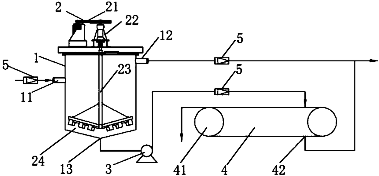 Device and method for solid-liquid separation in continuous production of rare-earth carbonate