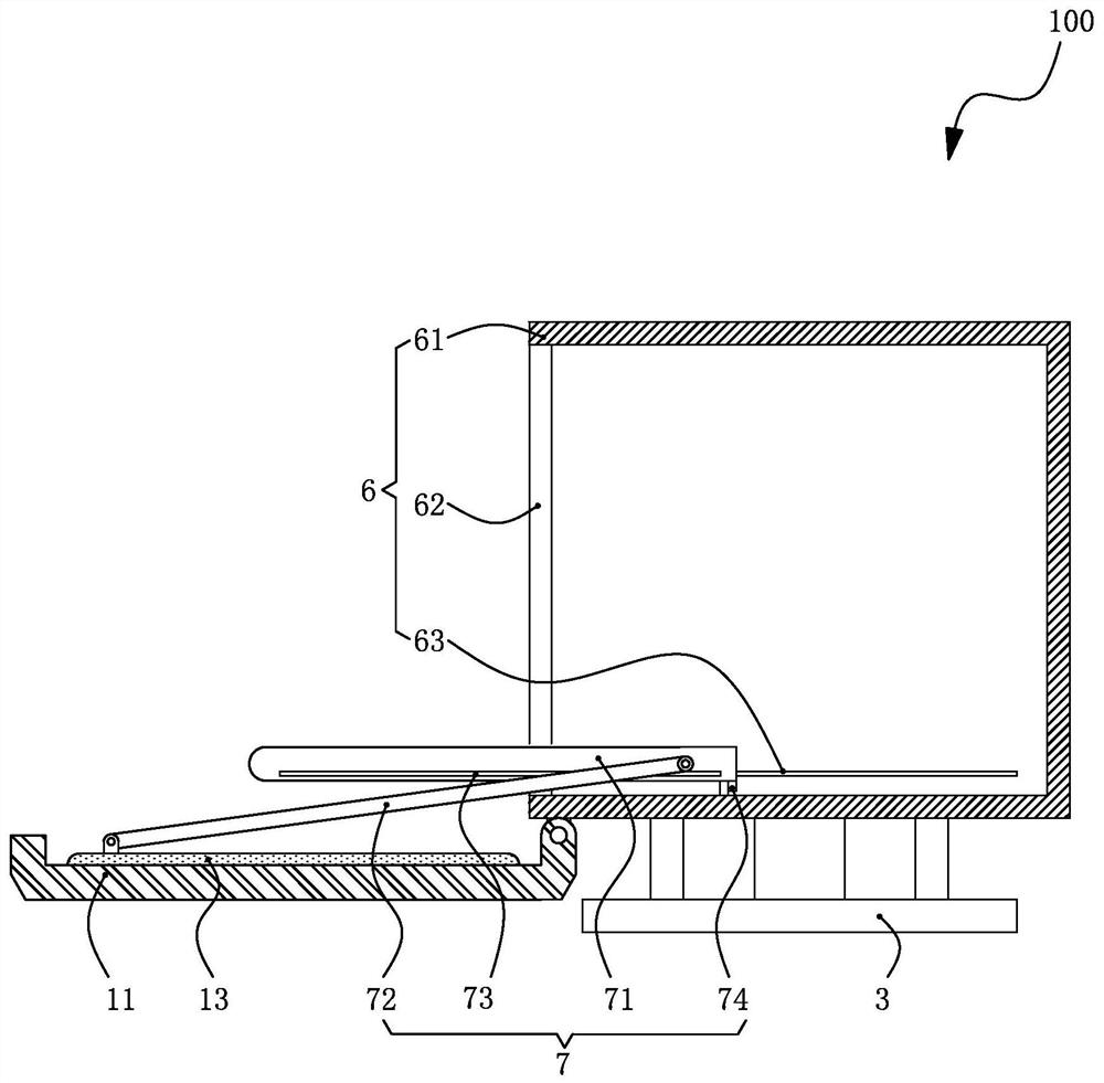 Roaster with automatic feeding and discharging mechanism