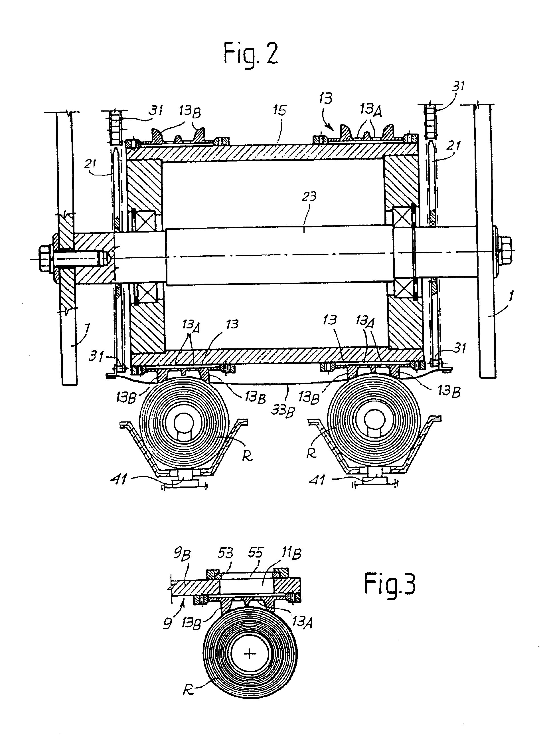 Device for eliminating the front and end trimmings from series of rolls and for sorting the rolls