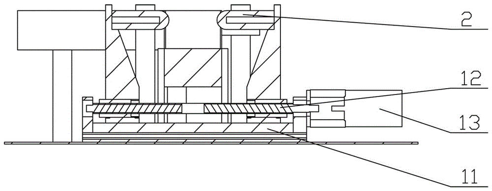 Liquid plastic bottle leak detector for production line and detecting method thereof