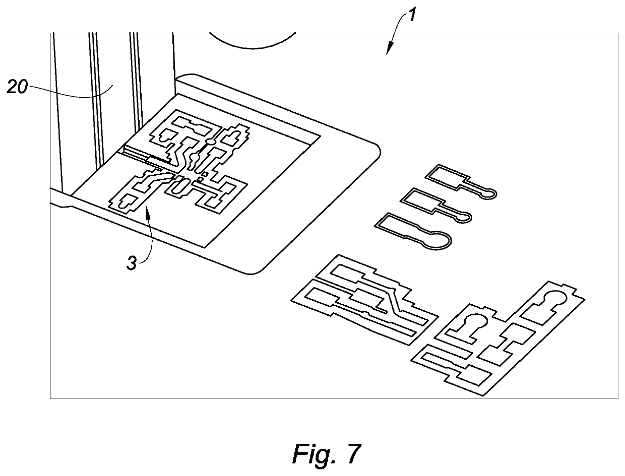 Compact antenna device