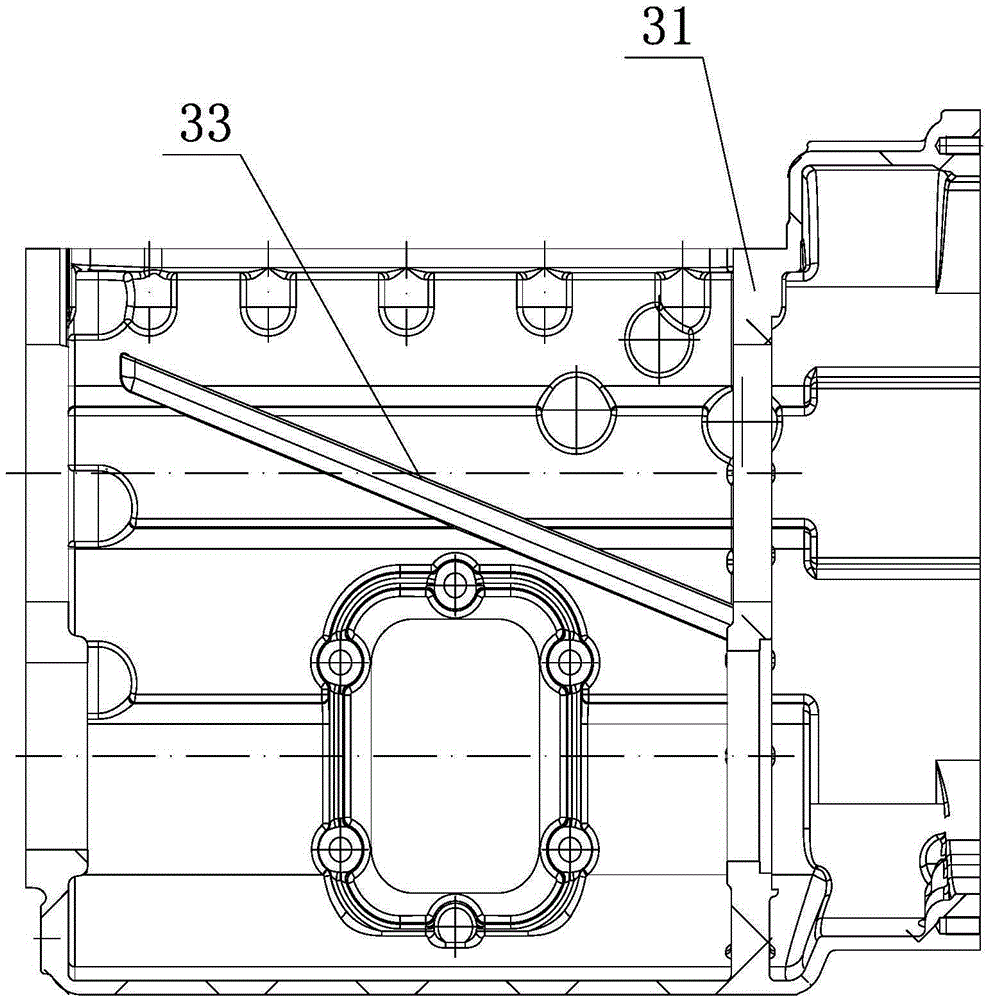 Medium-sized car transmission with main and auxiliary boxes