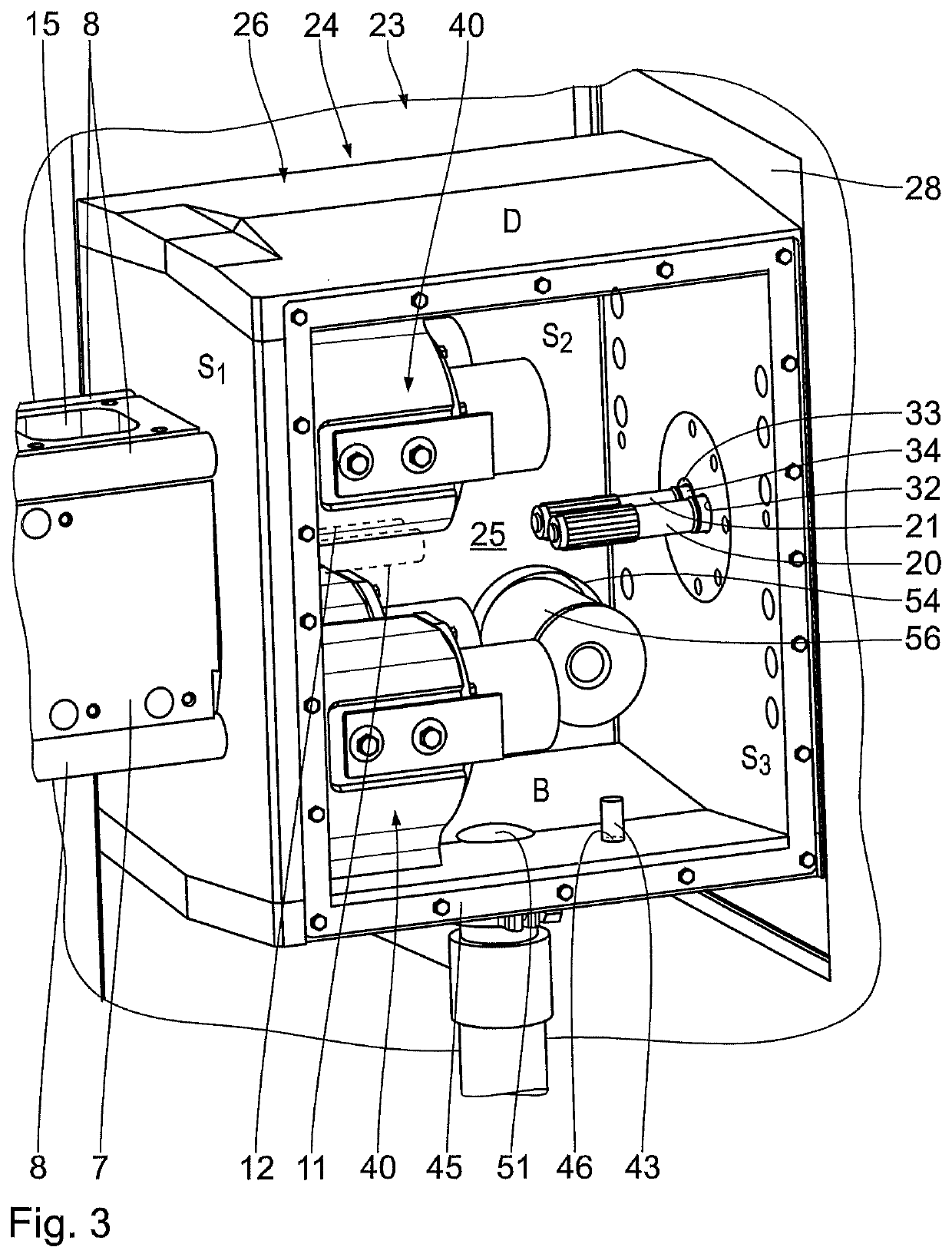 Connecting device for connecting a screw machine to a gear mechanism, and method for cleaning such a connecting device