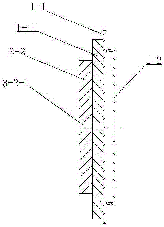 One-stage forming processing accessory device used for sewing decorative strip on clothing