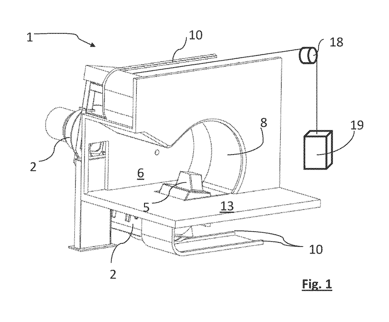 Hadron therapy installation with moving floor