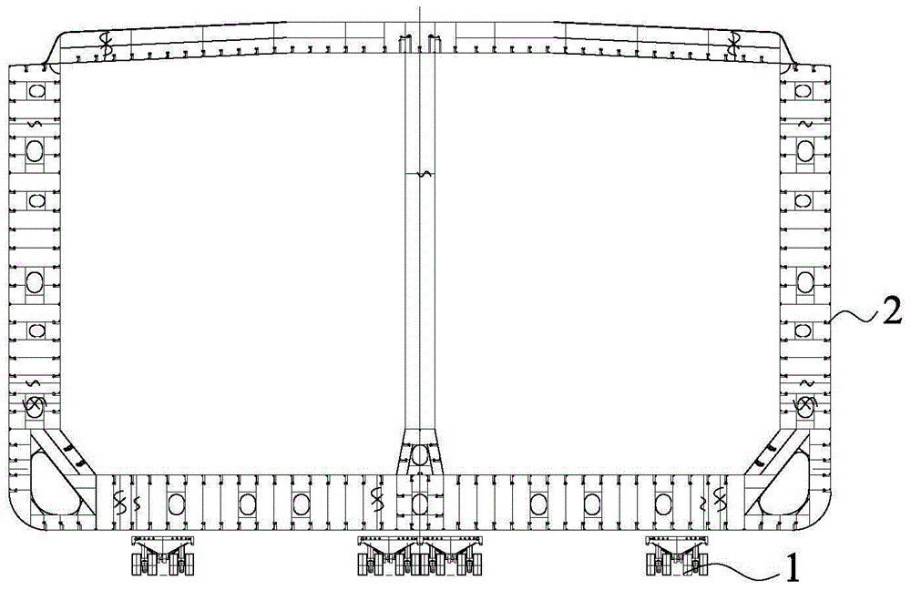 Translation locating device and method for annular block of hull