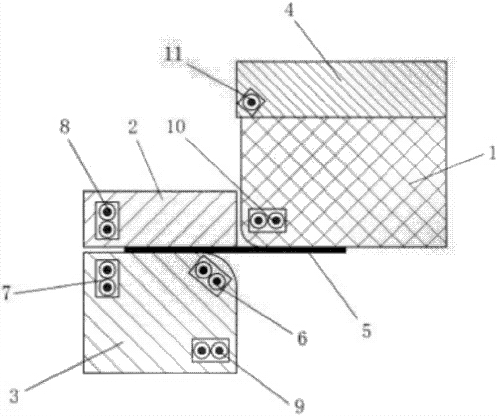 Plate forming device and forming method capable of reducing minimum bending radius of plates