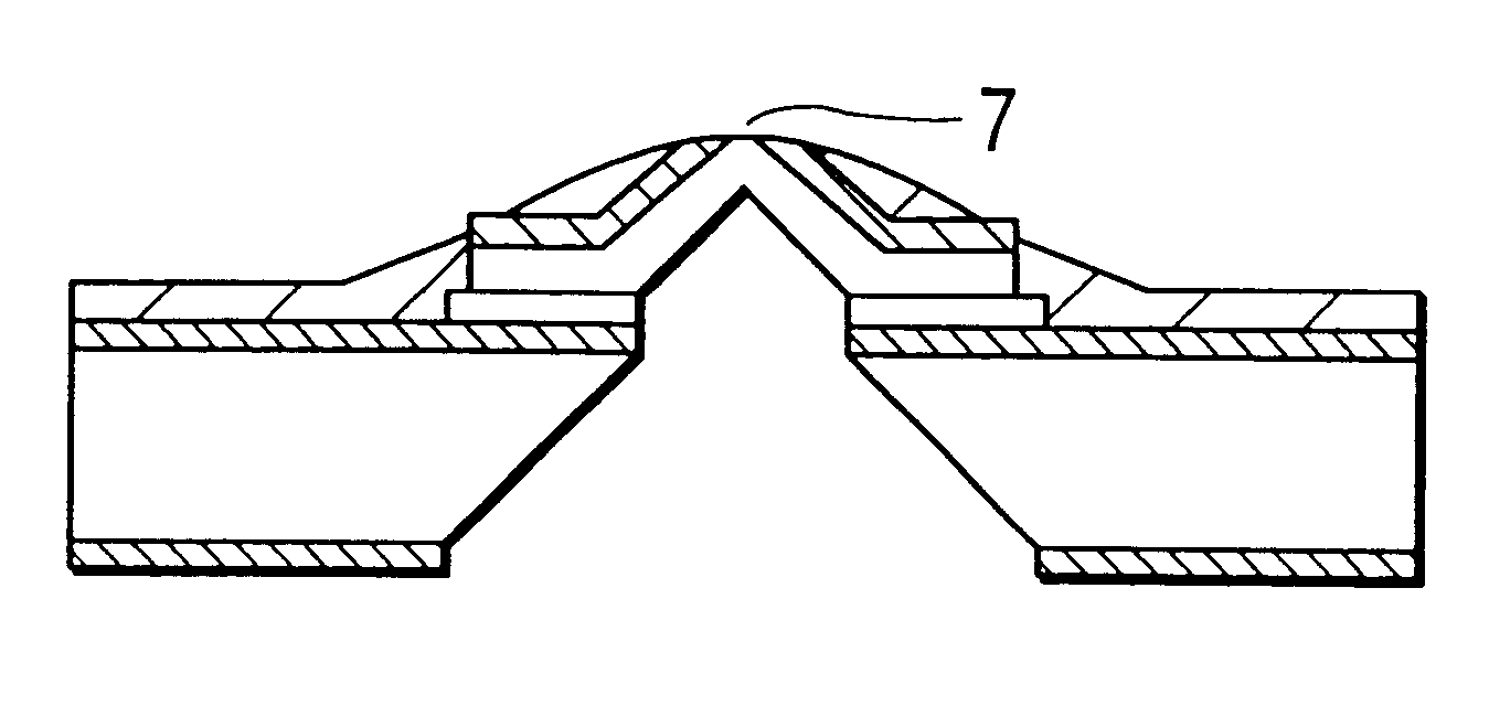 Projection having a micro-aperture, probe or multi-probe having such a projection and surface scanner, aligner or information processor comprising such a probe