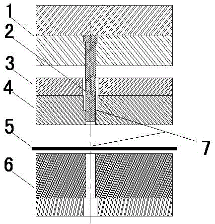 An automatic lubricating and cooling mechanism for stamping punch