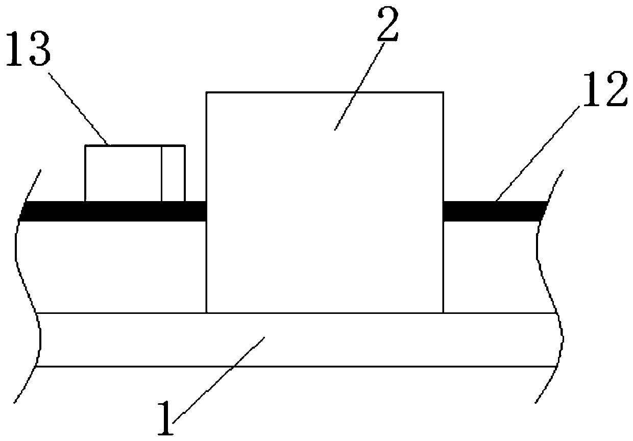 Plate straightening device capable of reducing abrasion and avoiding blockage