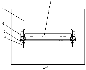 Device and method for quickly connecting broken steel strips in a hanging solidification furnace