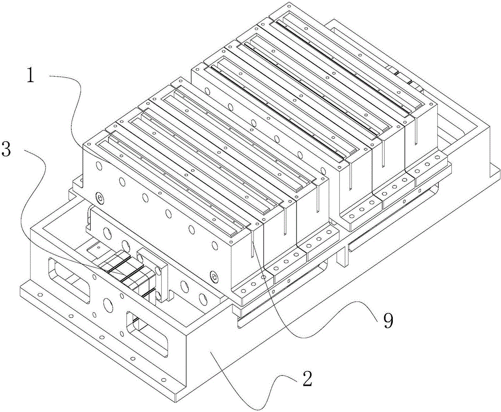 Decorative strip supply method and transverse die-cutting part suitable for same