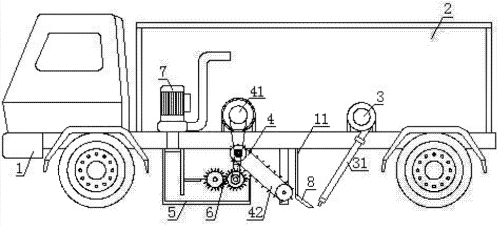 Cleaning vehicle capable of conducting fallen leaf collection and size degradation