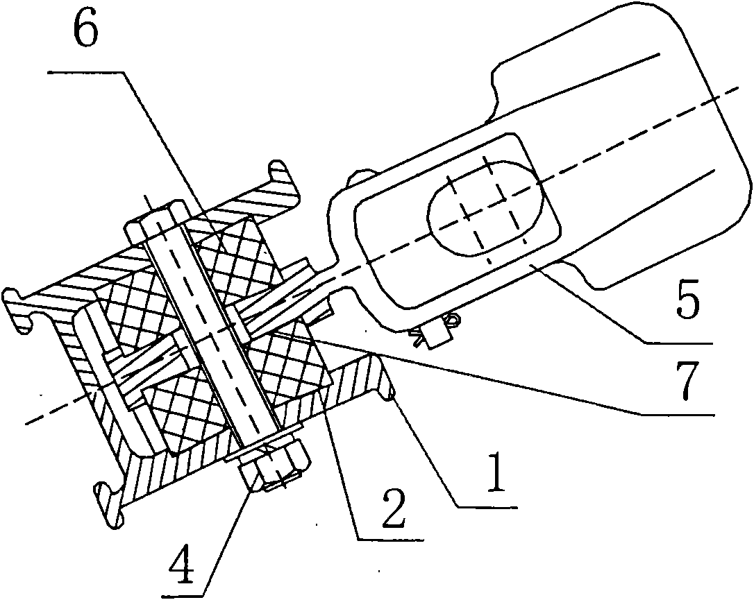 Quadrifid insulated damping conductor spacer