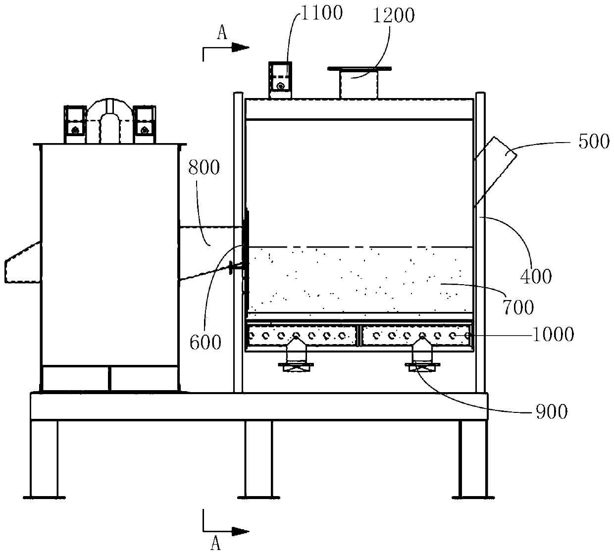 Discharge adjusting mechanism and fluidized bed