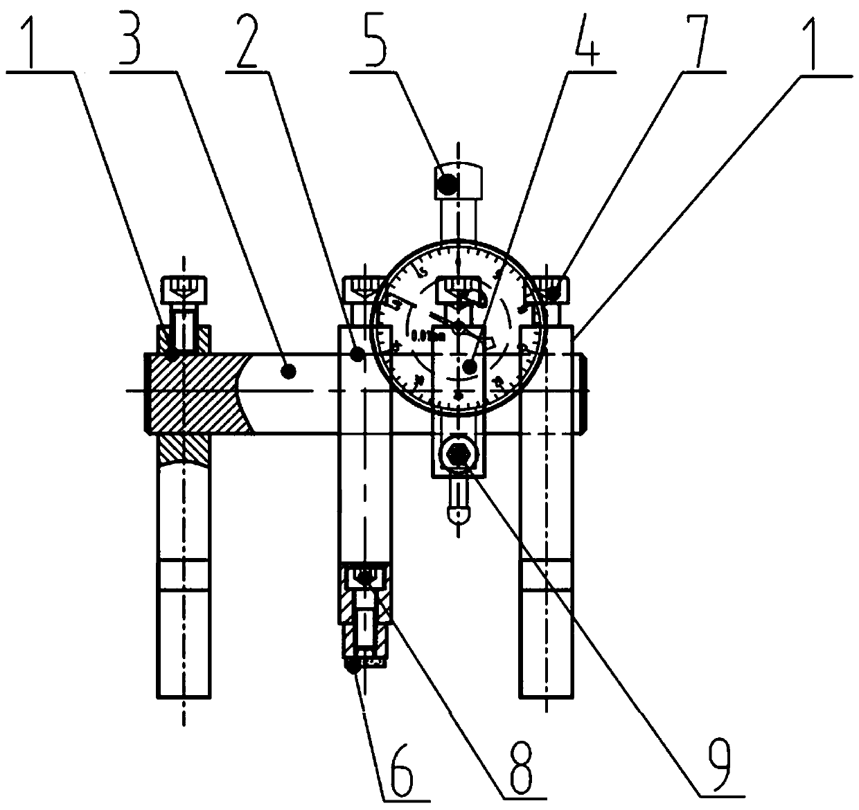 Detection device of distance between crankshaft locating surface and axis, and usage method thereof