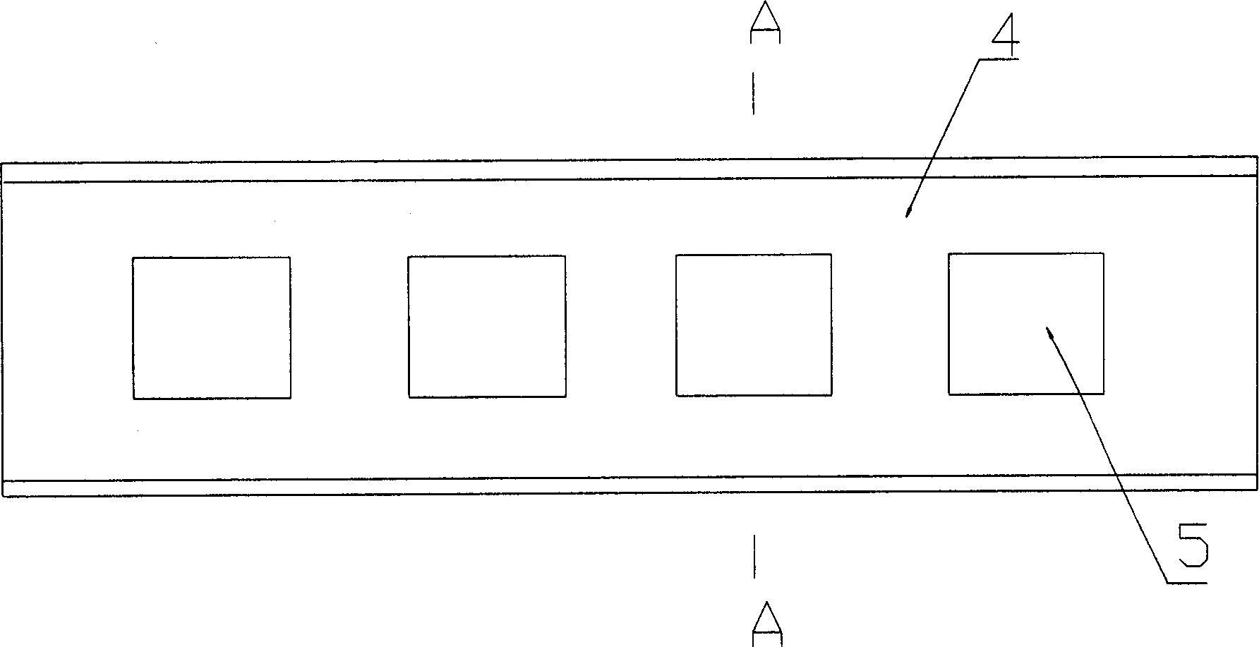 Composite building board material capable of load bearing and its productioin method