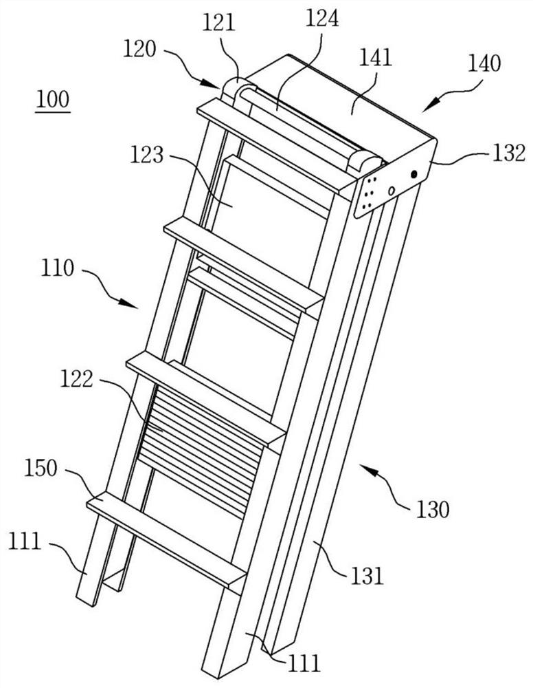 Ladder with adjustable tray height