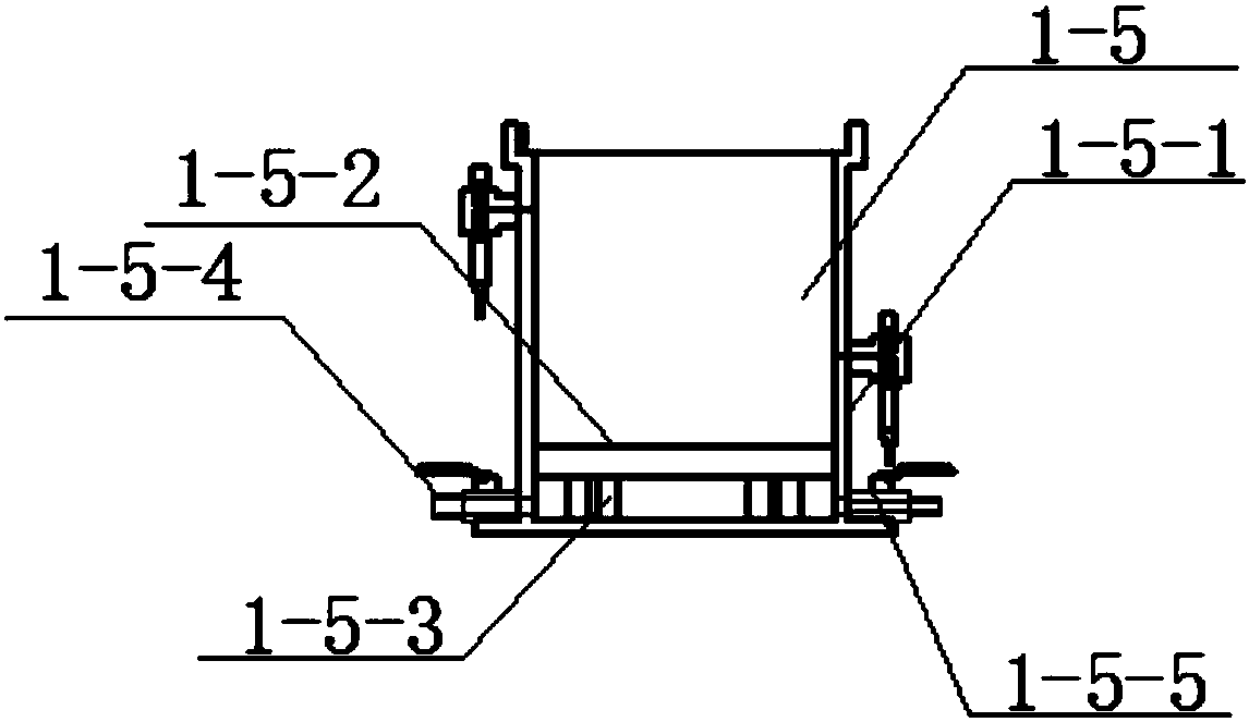 Testing apparatus capable of simulating soil under effect of dynamic confined water and method thereof